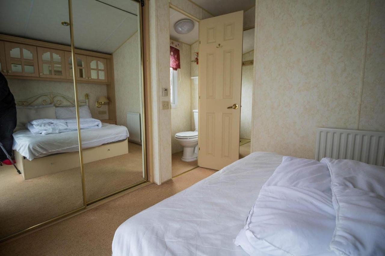 Hotel Brilliant Caravan For Hire At Manor Park In Hunstanton Norfolk Ref 23176K Exterior foto